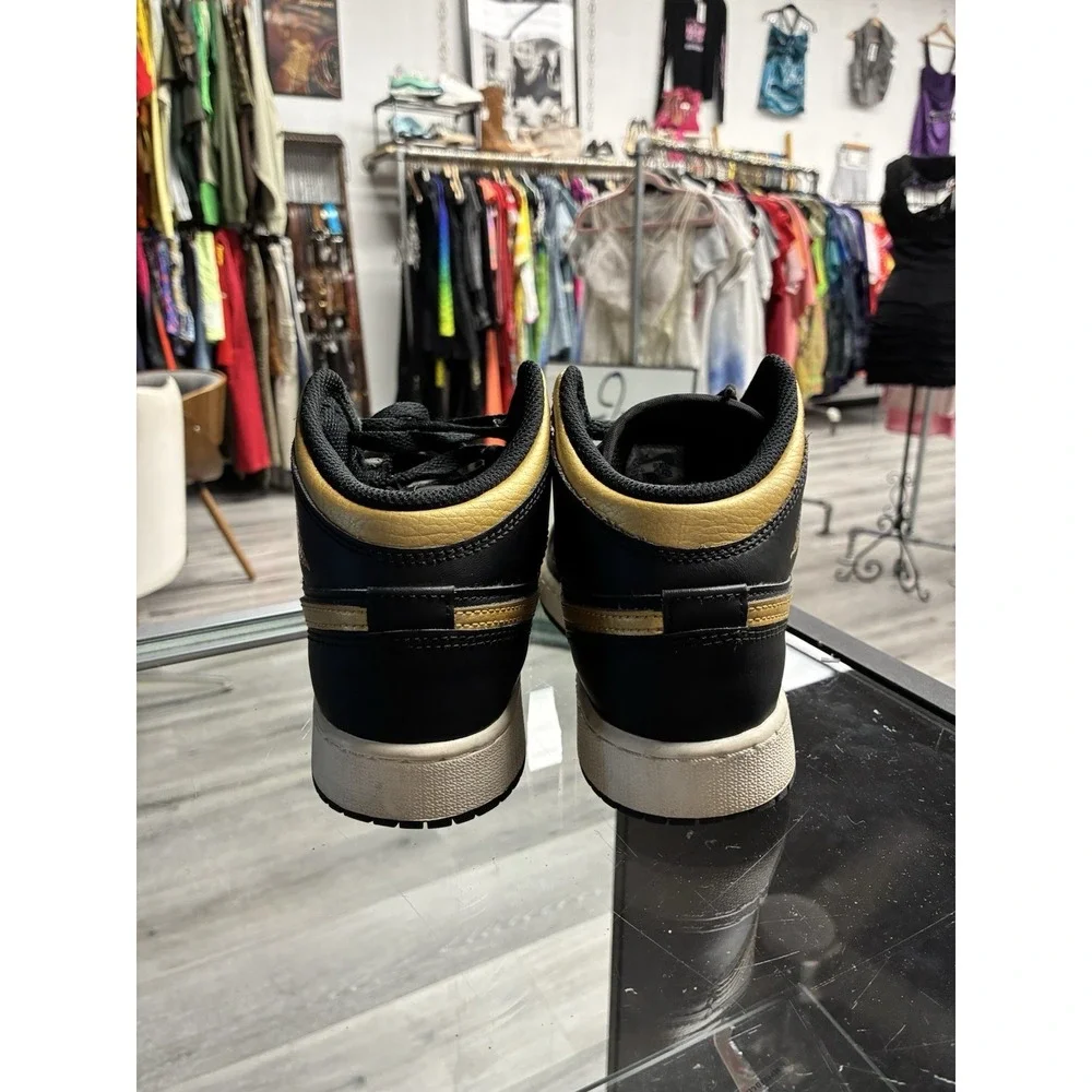 2024 Air Jordan 1 Mid GS 'Black Metallic Gold DQ8423-071 US Size 5Y Women's 6.5